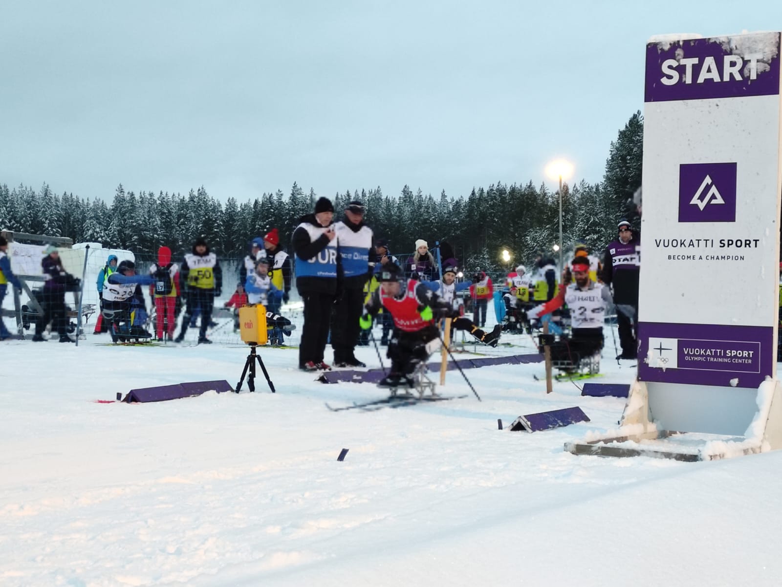 2022 12 11 La partenza di Romele con il pettorale rosso di leader della Classifica di Coppa del Mondo
