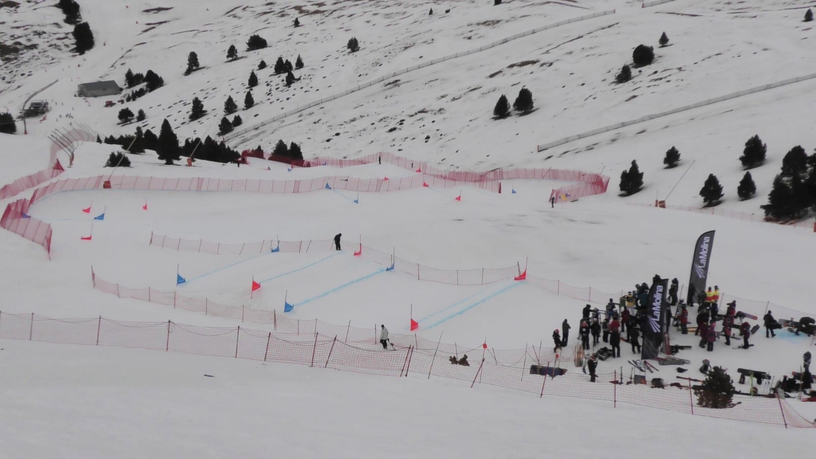 Larea di partenza del tracciato iridato di snowboard cross
